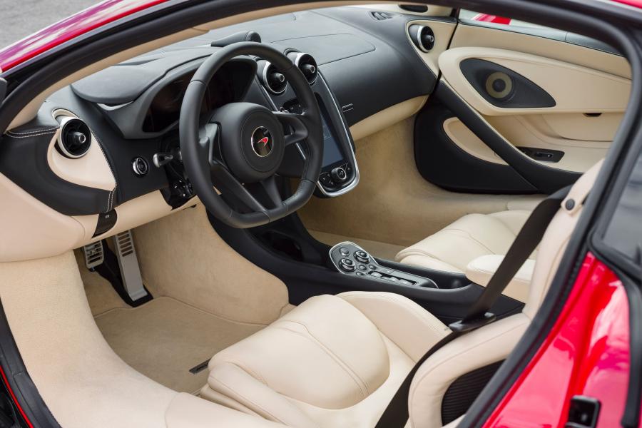 Интерьер McLaren 570S Coupe 2015 года  (US) (фото 20 из 26)